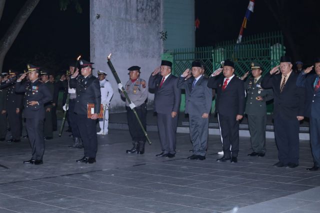 KETUA DPRD ASAHAN BERSAMA UNSUR FORKOPIMDA MELAKSANAKAN APEL KEHORMATAN DAN RENUNGAN SUCI DALAM RANGKA PERINGATAN HUT KE 80 KEMERDEKAAN RI TAHUN 2025